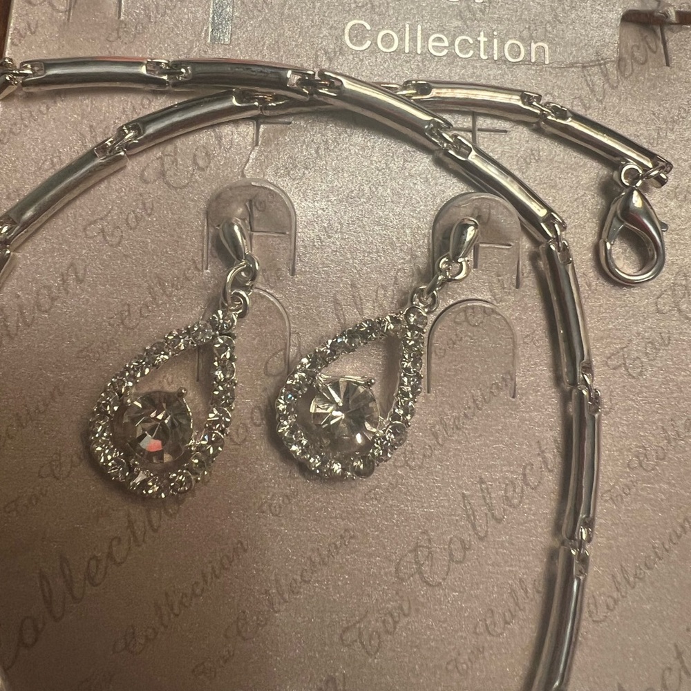 Toi Collection Rhinestone Necklace & Earring Set - Picture 6 of 8